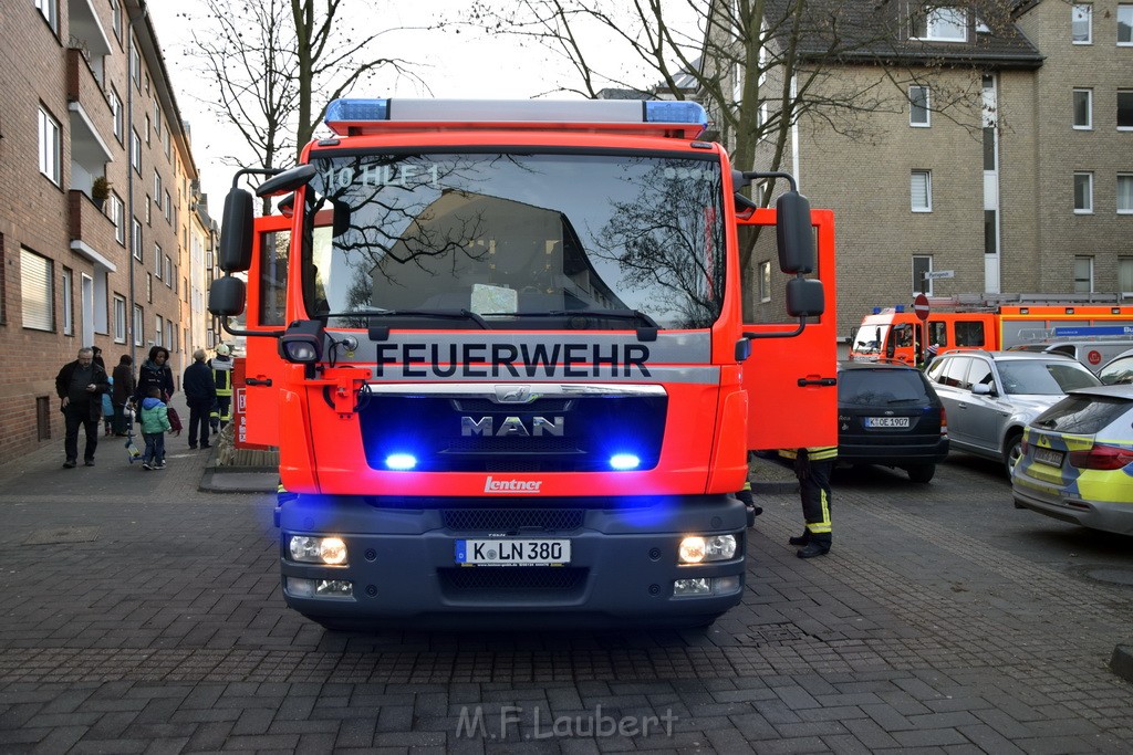 Feuer 1 Koeln Vingst Hesshofplatz P26.JPG - Miklos Laubert